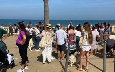 CONCENTRACION DE ASOCIACIONES Y VECINOS, PIDIENDO UNA PLAYA CANINA